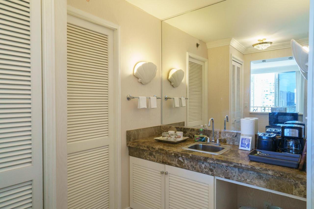 Studio Unit At The Royal Garden, In Waikiki ワイキキ・ロイヤルガーデン ホノルル エクステリア 写真