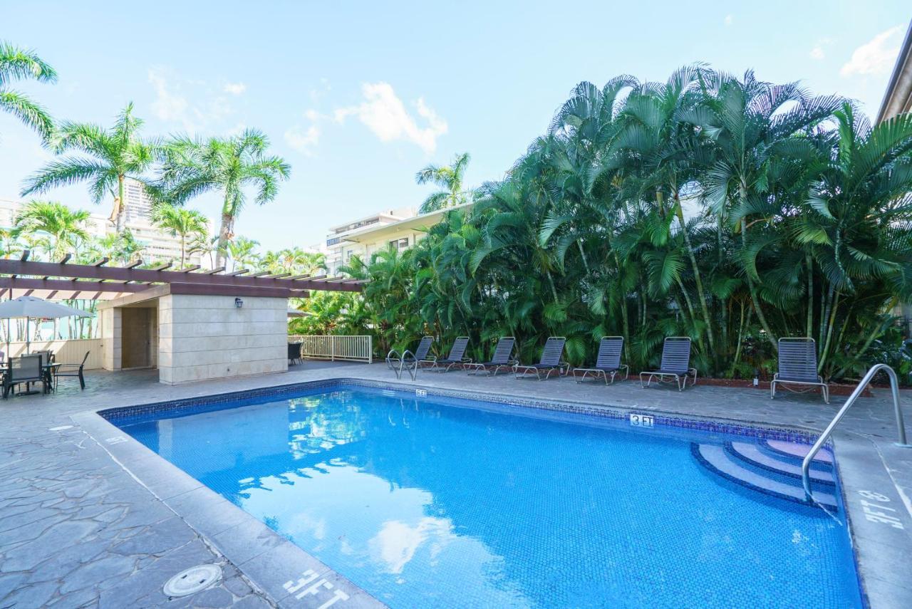 Studio Unit At The Royal Garden, In Waikiki ワイキキ・ロイヤルガーデン ホノルル エクステリア 写真